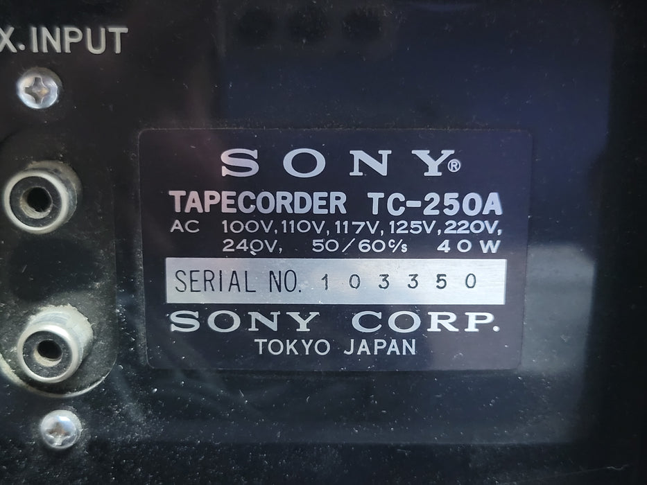 Sony Tapecorder TC-250A Solid State Stereo Tapecorder Powers On, READ