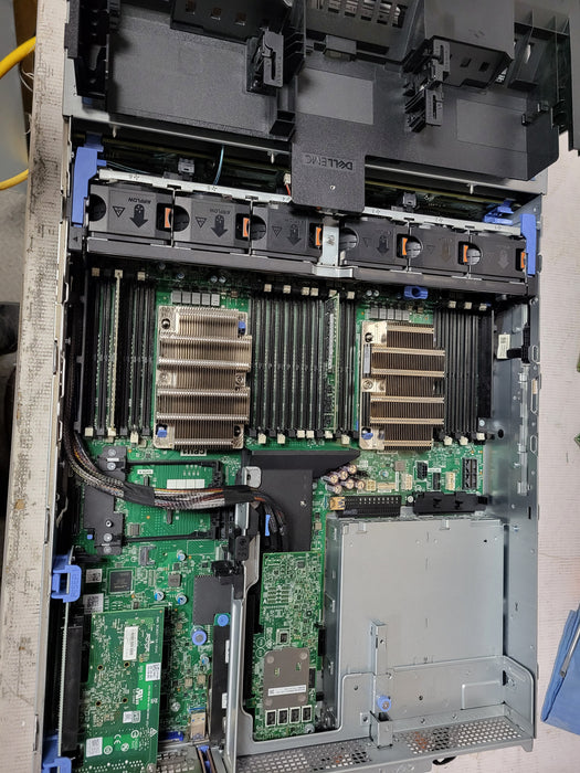 Dell PE R740 2U 8x 3.5", 2x Xeon Silver 4210, 64GB DDR4 H740P NO HDD 2x PSU