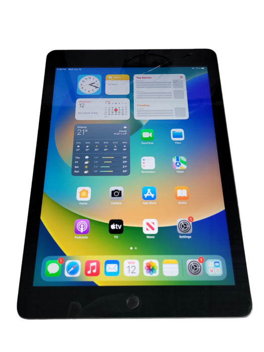 Apple iPad 5th Gen 32GB (A1822) - READ Î