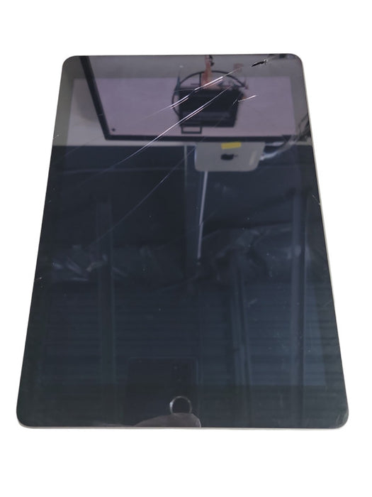Apple iPad 5th Gen 32GB (A1822) - READ Î