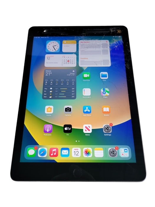 Apple iPad 5th Gen 32GB (A1822) -READ Î