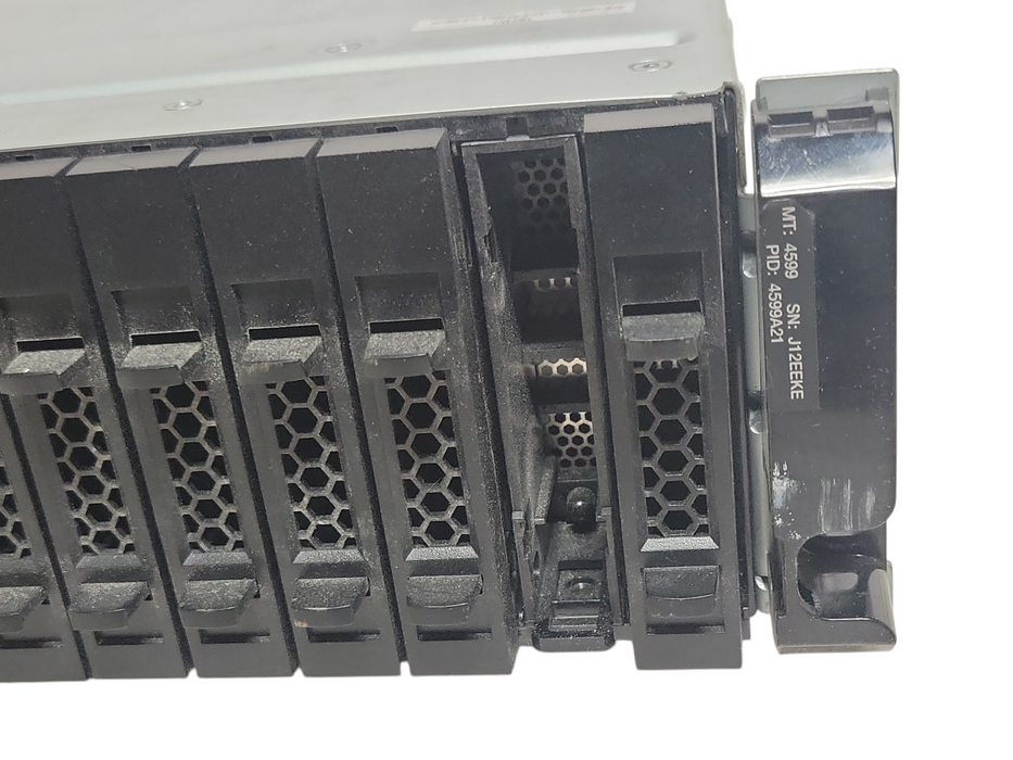 Lenovo ThinkSystem DS2200 4599 with 2x 01DC500 controllers, 1x PSU, No HDD, 2.5"
