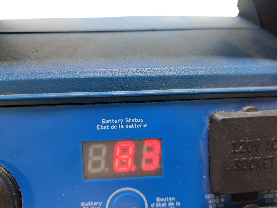 MotoMaster Nautilus 33Ah 800A 400W Power Pack *Powers On, Will Not Charge*