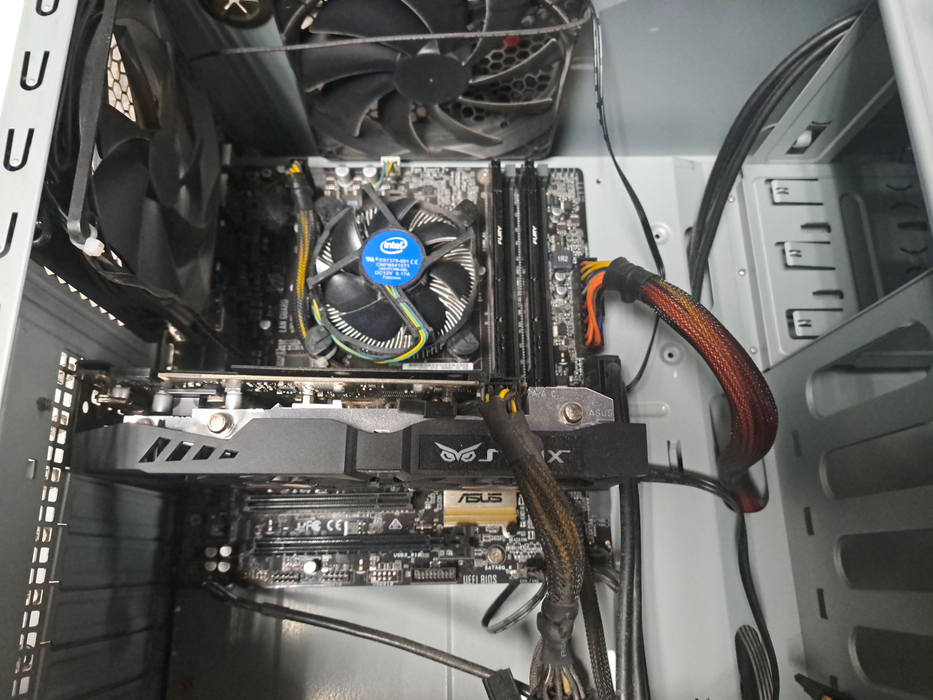 Custom PC | Intel 6700 @ 3.40GHZ | GTX 960 4GB | 32GB DDR4 | 500W PSU | NO HDD