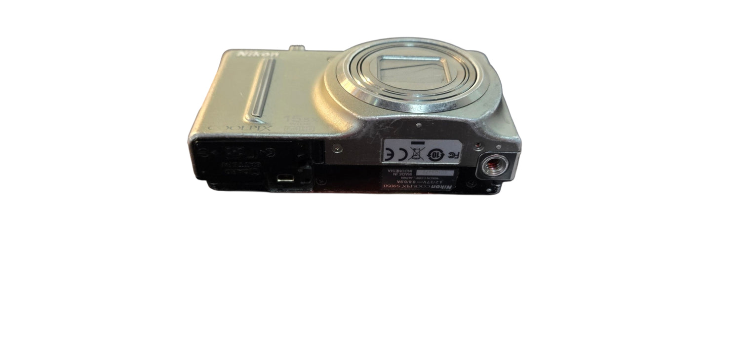 Nikon Coolpix s9050 12.1MP Digital Point And Shoot Camera