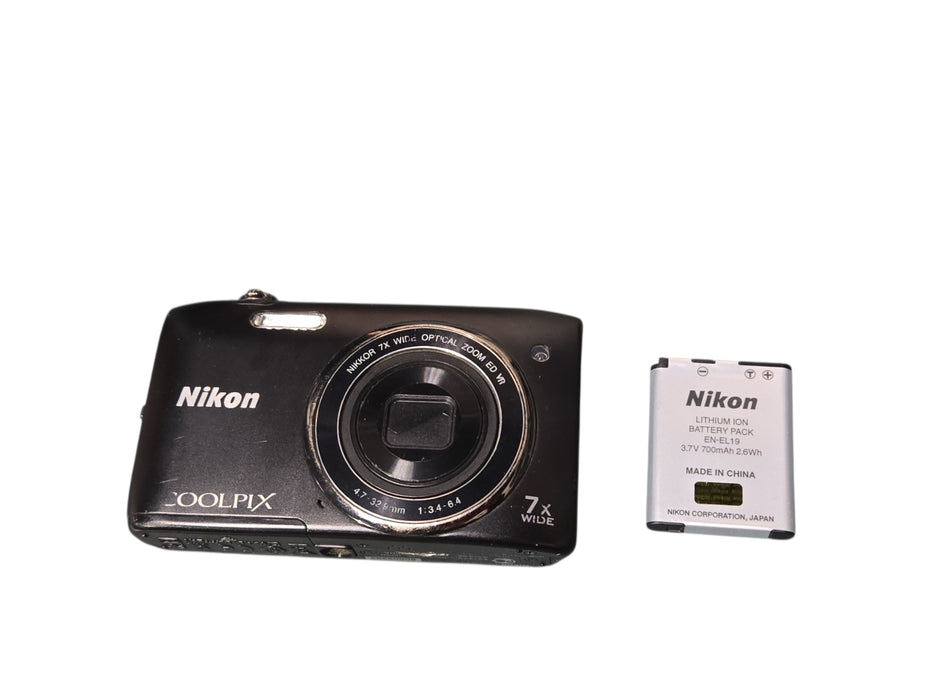 Nikon Coolpix S3500  Digital Camera W/Battery
