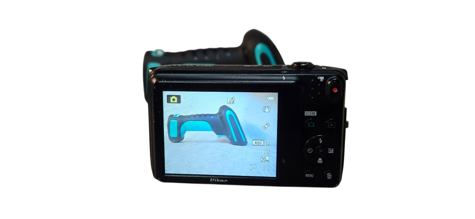 Nikon Coolpix S3500  Digital Camera W/Battery