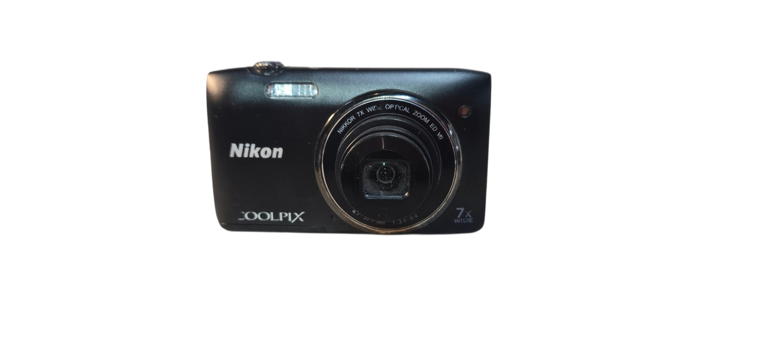 Nikon Coolpix S3500  Digital Camera W/Battery