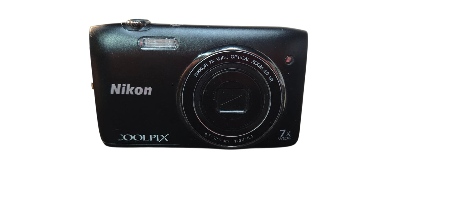 Nikon Coolpix S3500  Digital Camera W/Battery