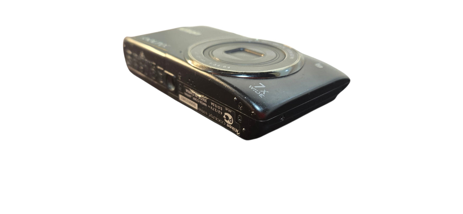 Nikon Coolpix S3500  Digital Camera W/Battery