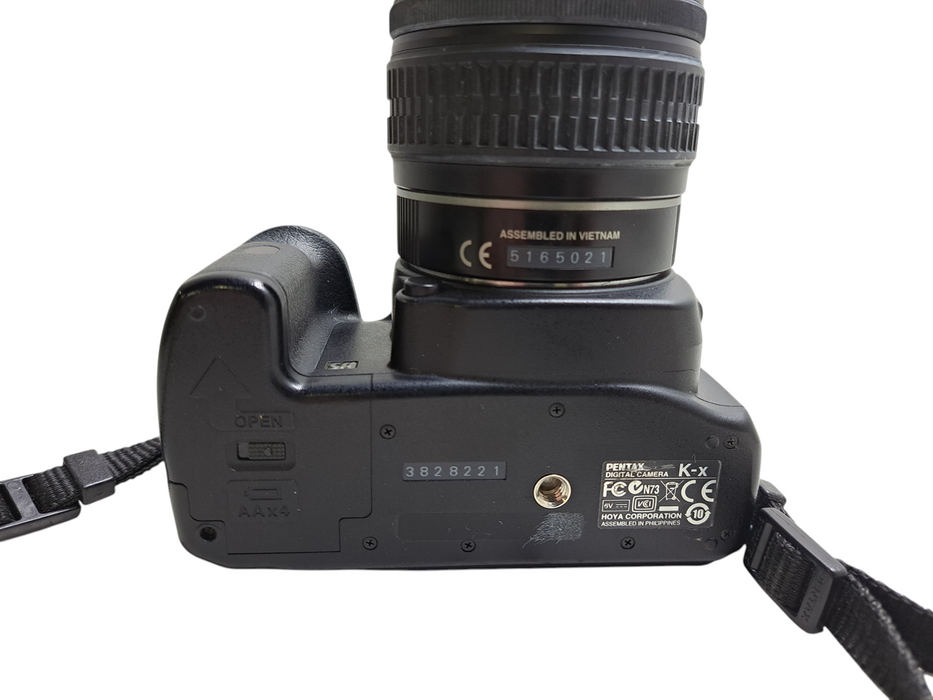 PENTAX K-X 12.4MP Digital SLR Camera - Black w/ 18-55mm Lens *READ*