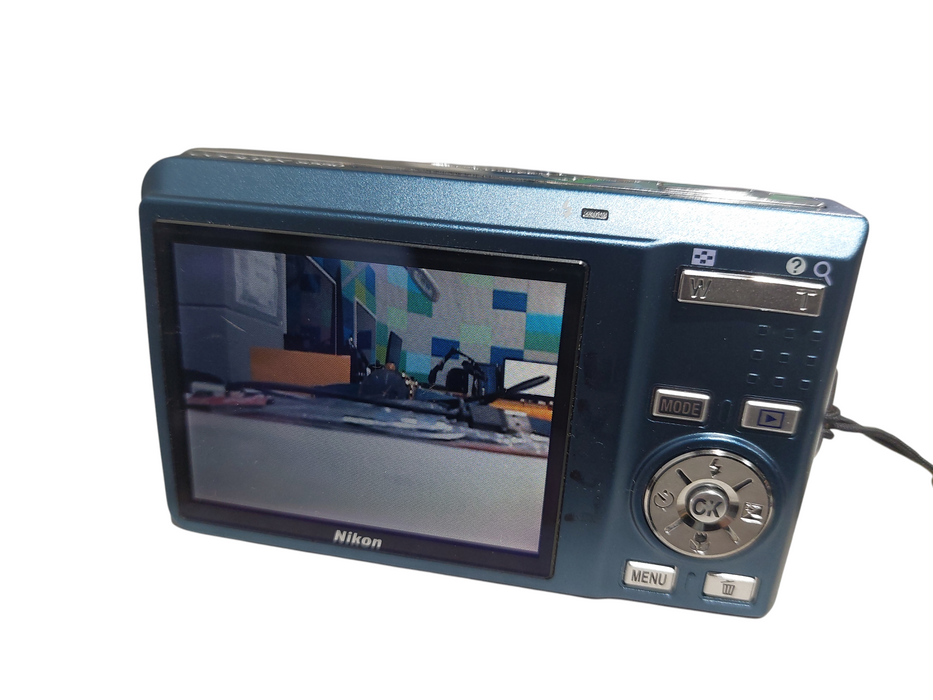 Nikon CoolPix 10.0 MP Digital Camera & MH-64 Battrery Charger Dock