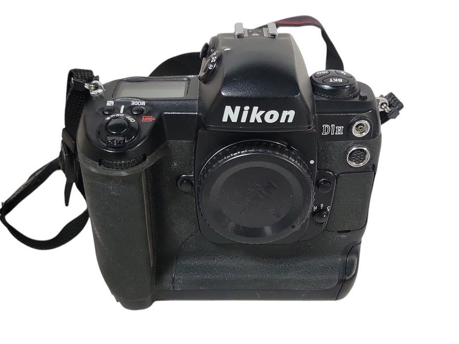 Nikon D1H DSLR Body w/ 18-35mm D Lens, SR-80DX Flash & Lowepro Backpack (READ)