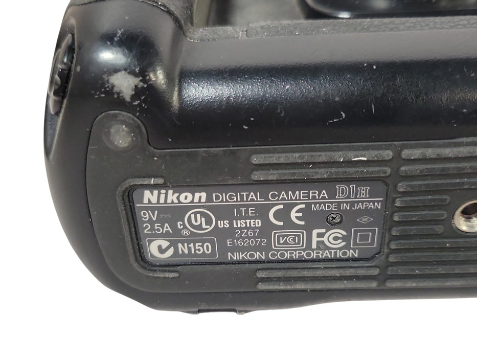 Nikon D1H DSLR Body w/ 18-35mm D Lens, SR-80DX Flash & Lowepro Backpack (READ)
