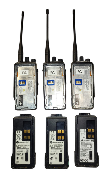 Lot of 3x Motorola XPR 3300 Two-Way Radios with Batteries and Antennas (READ)
