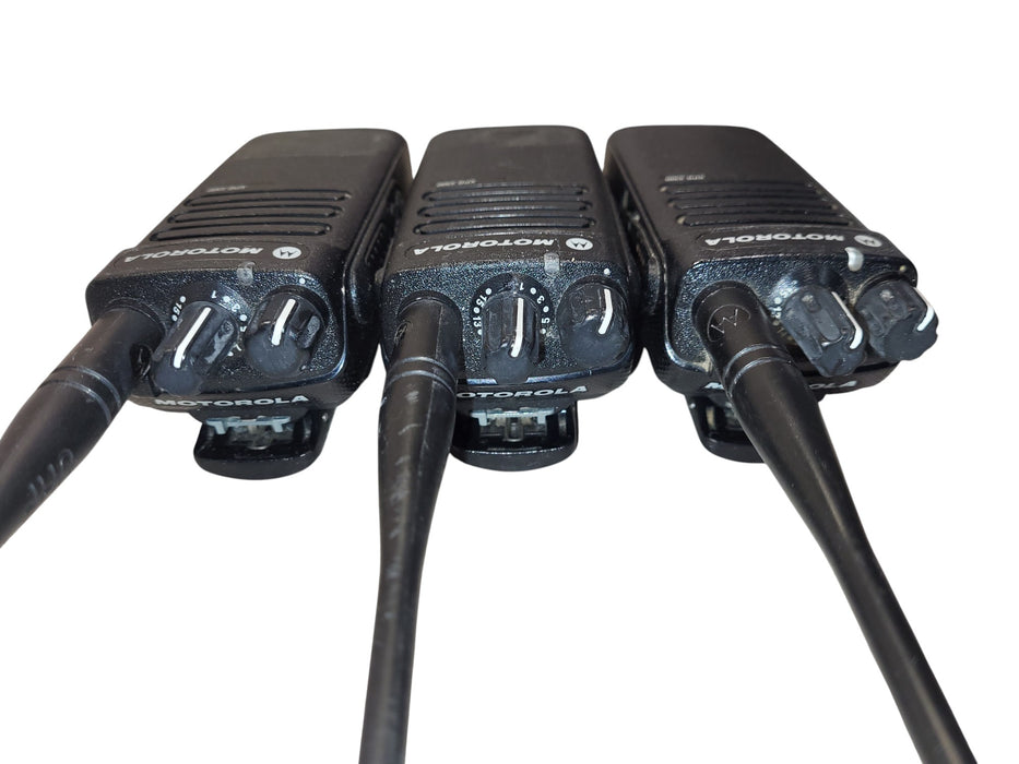Lot of 3x Motorola XPR 3300 Two-Way Radios with Batteries and Antennas (READ)