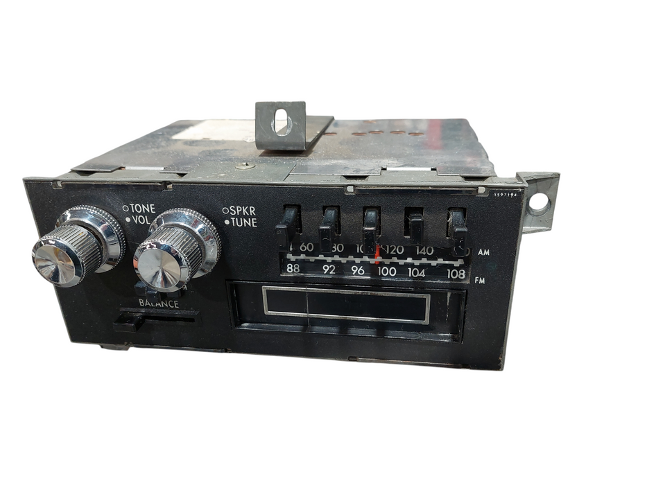 Vintage Crysler 8-Track Radio Model: 3501458 Supplier 7902 1610KHz