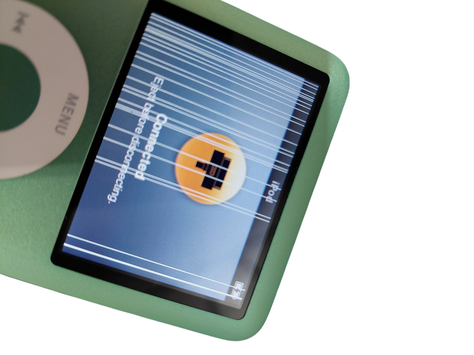 Apple Ipod Nano 3rd Gen Green  Model: A1236 ( lines on screen ) Works