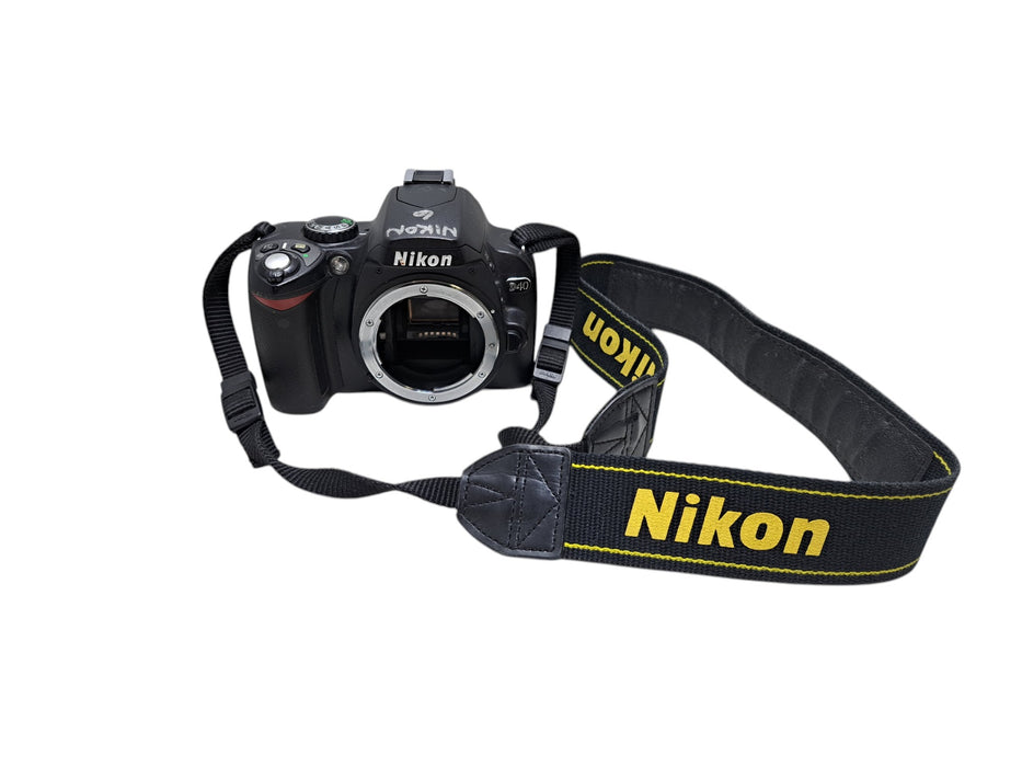 Nikon D40 DSLR Camera Body with Neck Strap (READ)