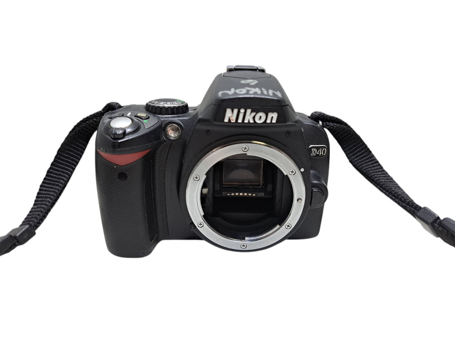 Nikon D40 DSLR Camera Body with Neck Strap (READ)