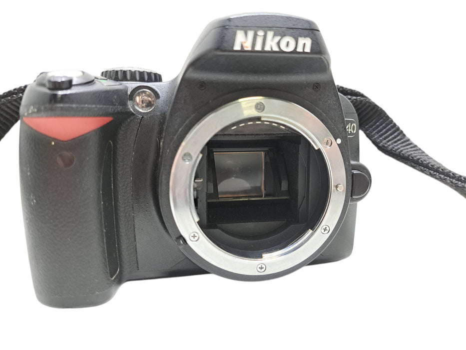 Nikon D40 DSLR Camera Body with Neck Strap (READ)