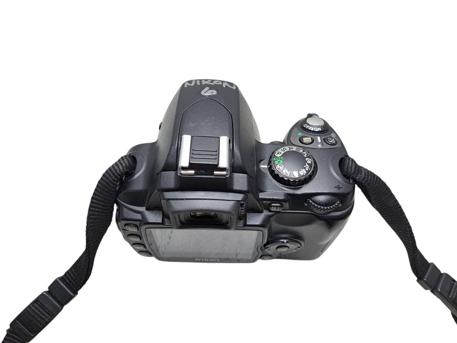 Nikon D40 DSLR Camera Body with Neck Strap (READ)