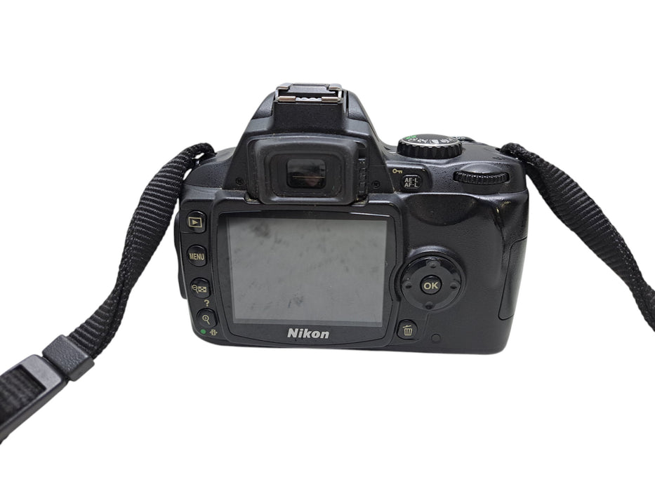 Nikon D40 DSLR Camera Body with Neck Strap (READ)