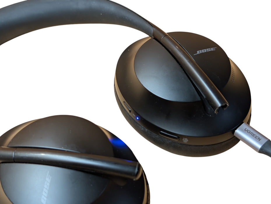 Bose Noise Cancelling Headphones 700 - Wireless ANC Over-Ear (READ)