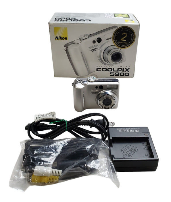 Nikon COOLPIX 5900 5.1MP Digital Camera w/ Battery/Charger