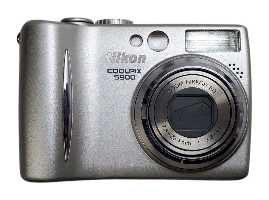 Nikon COOLPIX 5900 5.1MP Digital Camera w/ Battery/Charger