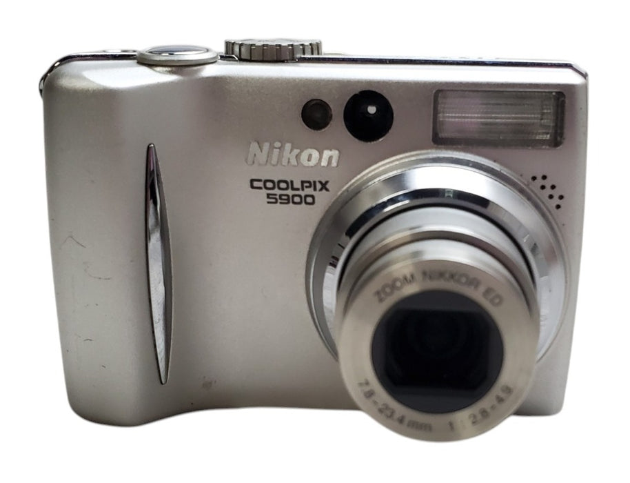 Nikon COOLPIX 5900 5.1MP Digital Camera w/ Battery/Charger