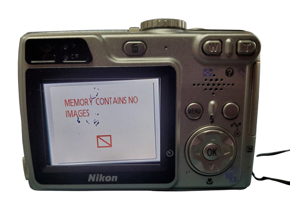 Nikon COOLPIX 5900 5.1MP Digital Camera w/ Battery/Charger