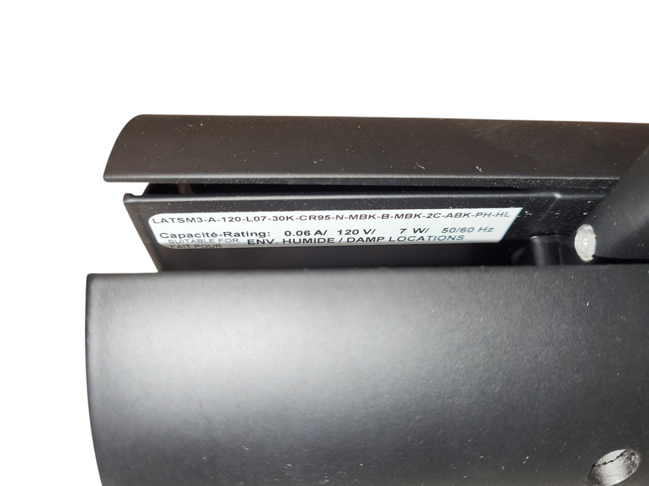 Lot of 2x Lumenwerx LATSM3-A-120-L07-30K-CR95-N-MBK-B-MBK-2C-ABK-PH-HL Light