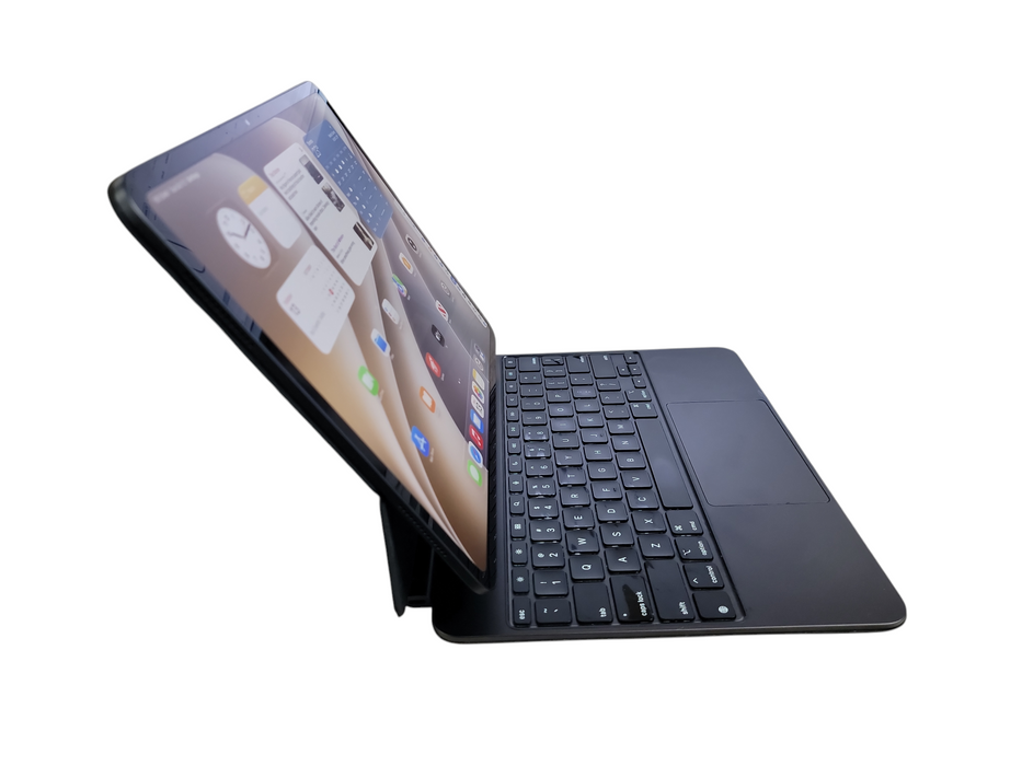 Apple iPad Pro 13-inch (7th gen, M4, WiFi) - 2TB - Space Gray [A2925 + Keyboard]