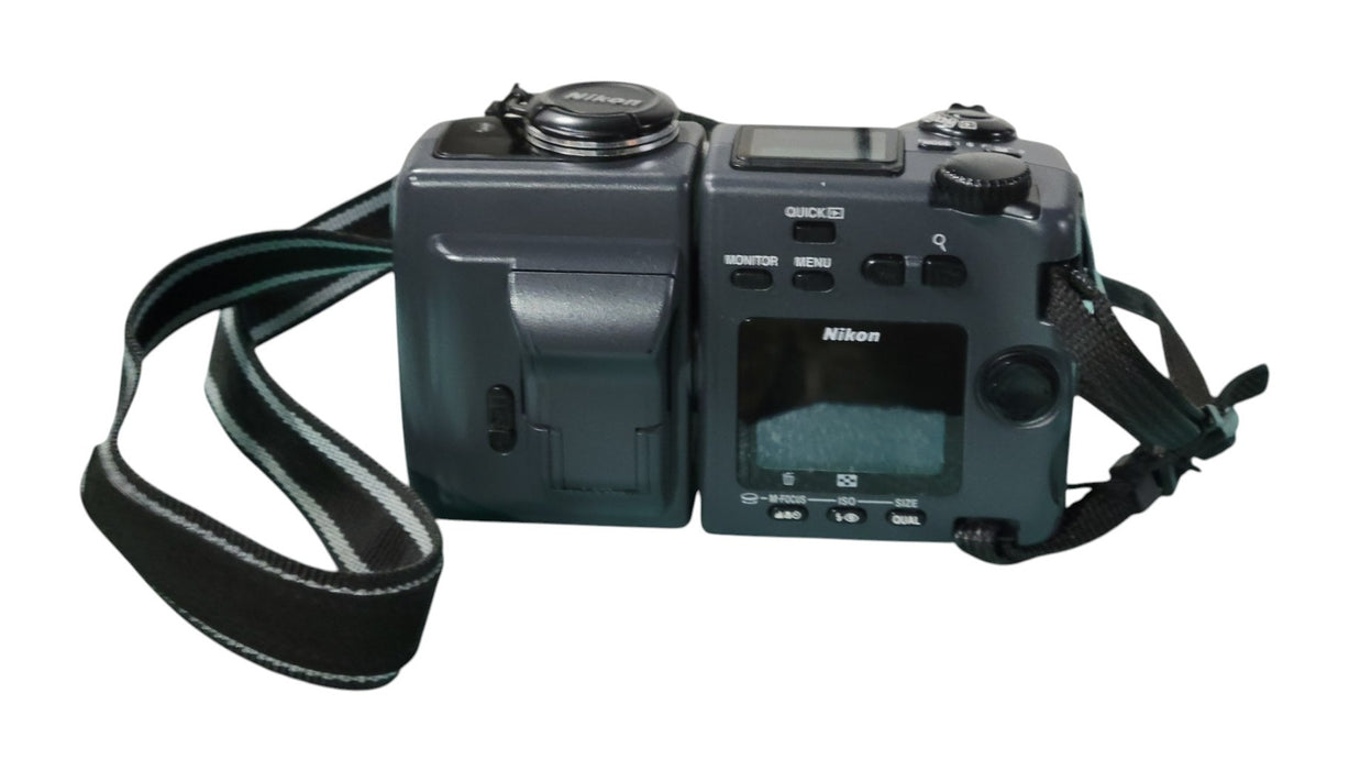 Nikon Coolpix 995 E995 - 3.34 MP Digital Camera with MH-50 Charger