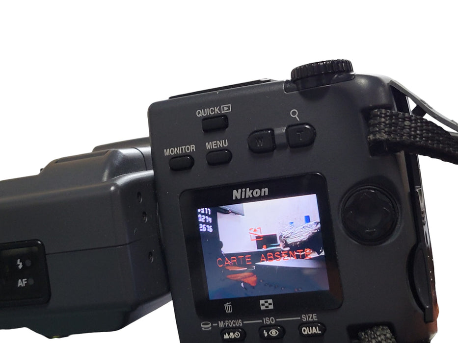 Nikon Coolpix 995 E995 - 3.34 MP Digital Camera with MH-50 Charger