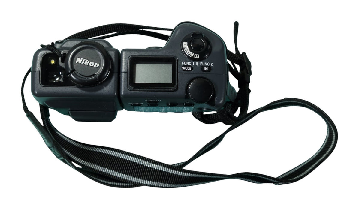 Nikon Coolpix 995 E995 - 3.34 MP Digital Camera with MH-50 Charger