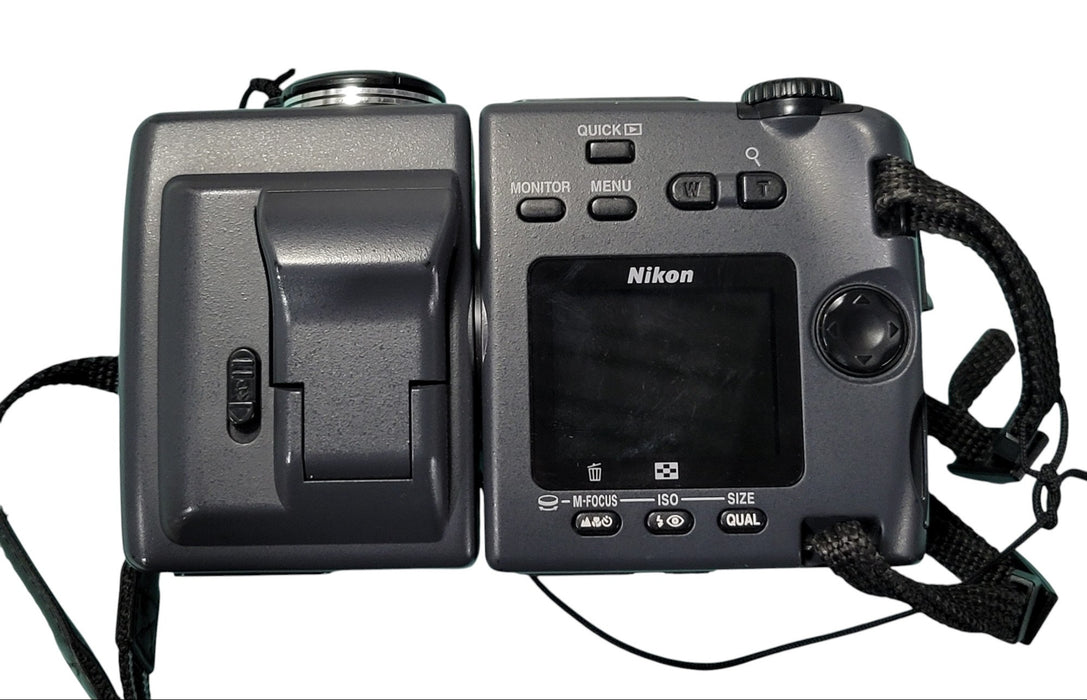Nikon Coolpix 995 E995 - 3.34 MP Digital Camera with MH-50 Charger