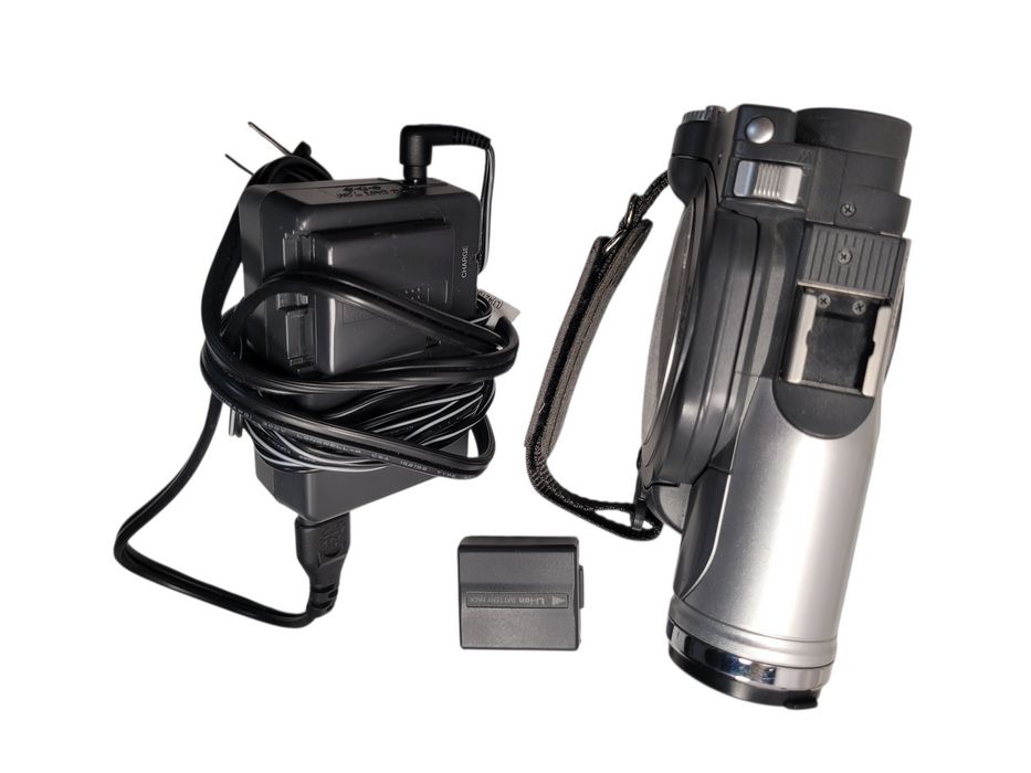 Hitachi DZ-MV730A DVD CAM w/ charger, MiniDVD