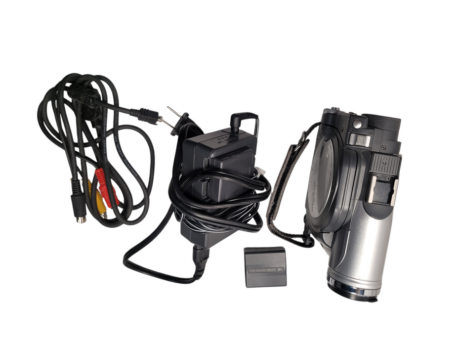 Hitachi DZ-MV730A DVD CAM w/ charger, MiniDVD