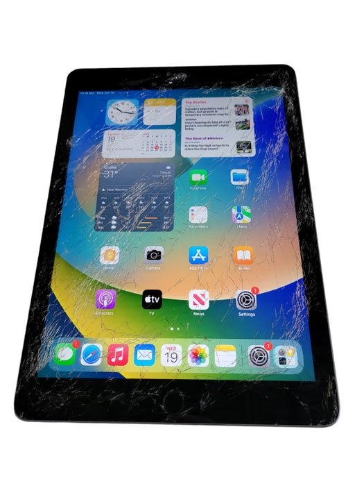 Apple iPad 6th Gen 32GB (A1893) - READ Î
