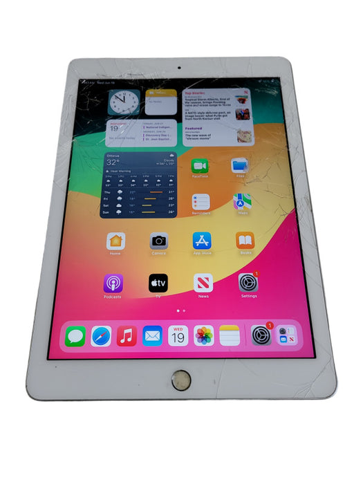 Apple iPad 6th Gen 32GB (A1893) - READ Î