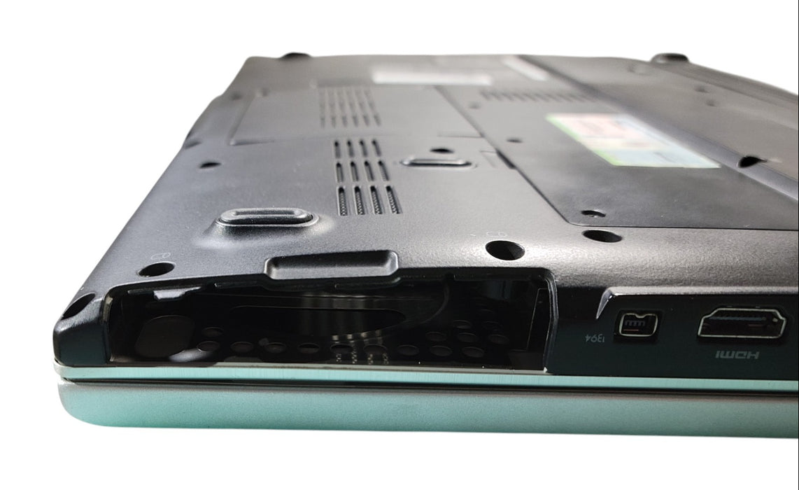 Dell XPS M1530 - Core2 Duo T8100 4GB DDR2 GeForce 8600M GT No Storage