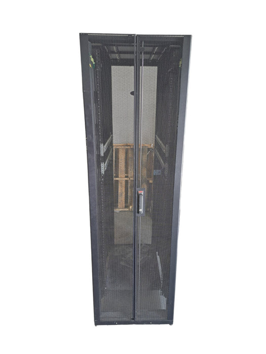 APC AR3100 NETSHELTER SX 42U 19\\" ENCLOSURE SERVER RACK CABINET DATA RACKS