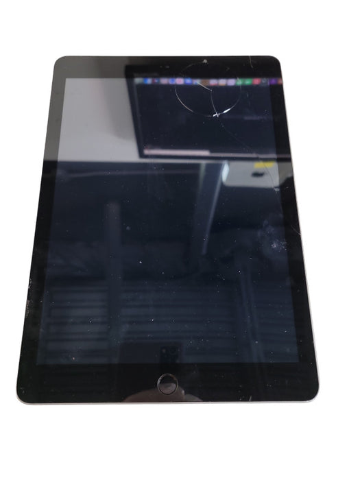 Apple iPad 5th Gen 32GB (A1822) - READ Î