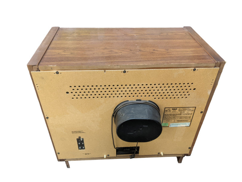 Vintage RCA CRT Cabinet Unit Television w/ Built in Speakers | GGR682