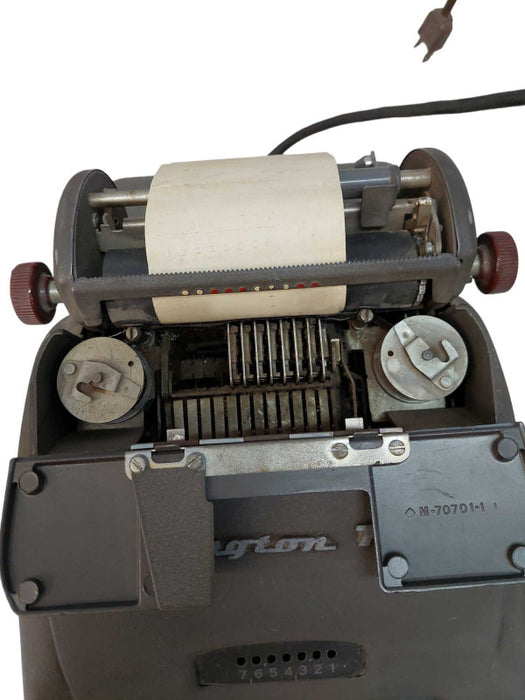 Vintage Remington Rand Adding , Bookkeeping,Calculating Machine No.2585 =