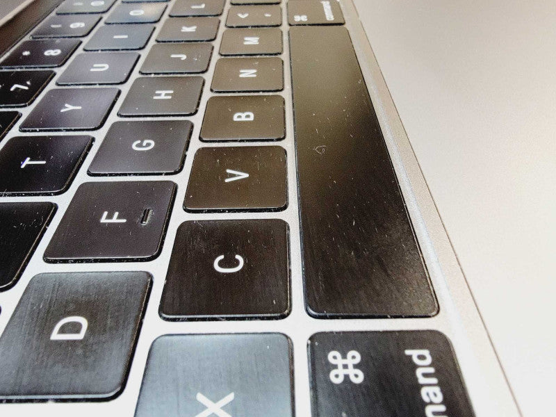 Apple Macbook Pro 2019 15\\" 8-Core i9-9880H @ 2.3GHz 16GB DDR4 512GB SSD Radeon Pro 560x 4GB (