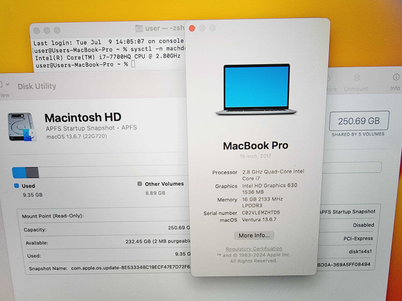 Apple Macbook Pro 2017 15\\" 4-Core i7-7700HQ @ 2.8GHz 16GB DDR3 256GB SSD Radeon Pro 555 2GB (