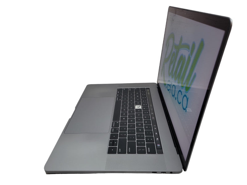 Apple Macbook Pro 2017 15\\" 4-Core i7-7700HQ @ 2.8GHz 16GB DDR3 256GB SSD Radeon Pro 555 2GB (